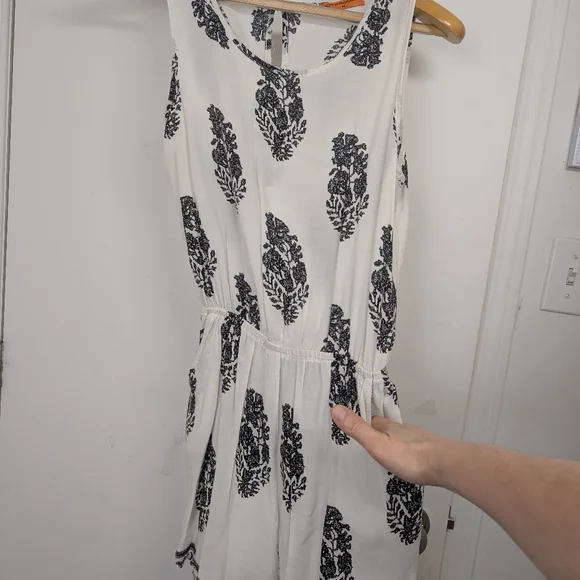 HOT PRODUCT FLORAL ROMPER SIZE MEDIUM - Picture 2 of 5